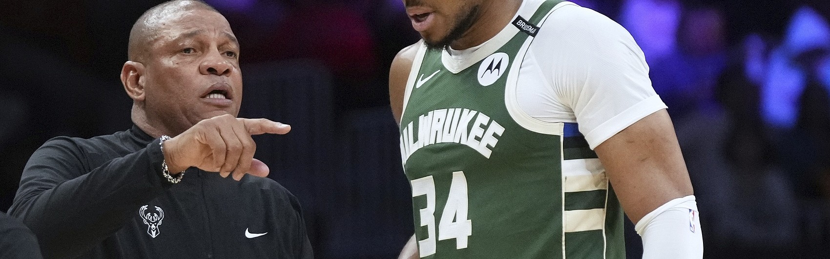 PG电子平台网站-情况不妙！字母哥两罚不中&amp;沃克追身三分 老鹰下半场10-0打停雄鹿