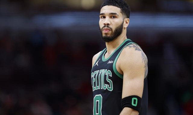 PG电子平台网站-卫冕冠军近期6战4负 凯尔特人防守下滑陷入泥泞